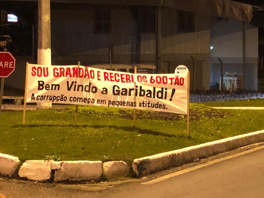 Garibaldi amanhece com faixa do Auxílio Emergencial