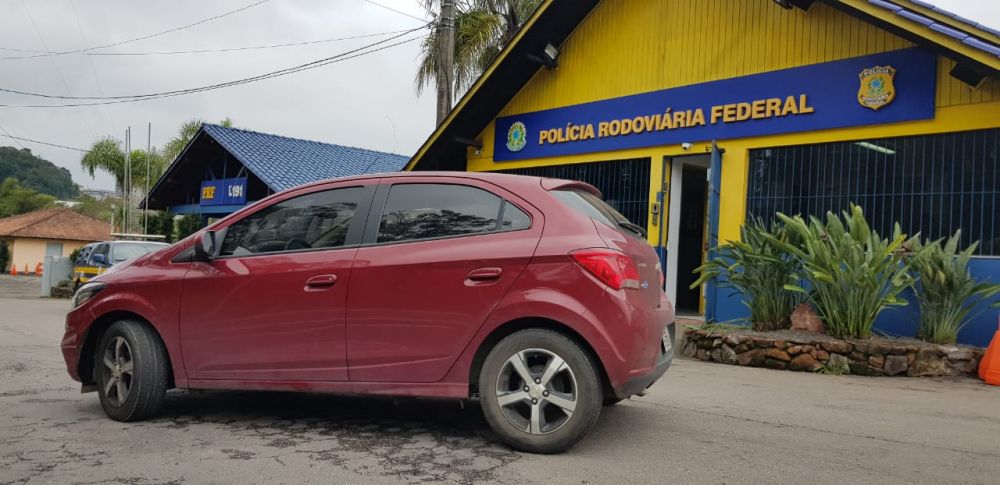 Criminoso é preso com carro roubado em Garibaldi