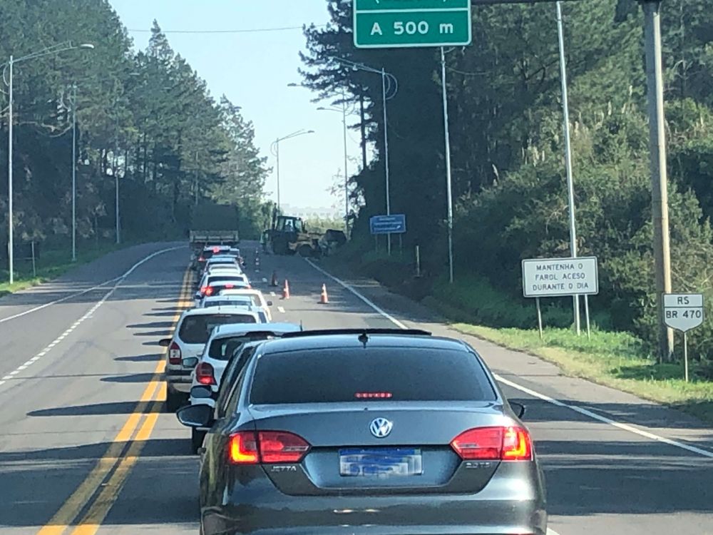 Obras causam congestionamento na BR 470 em Garibaldi