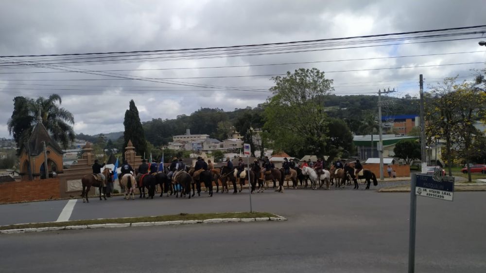 Cavalgada encerra a Semana Farroupilha