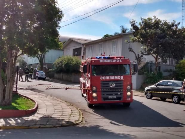 Polícia investiga se dispositivo no carro do prefeito pode ter sido colocado por aliado