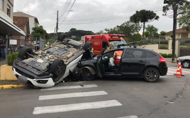 Capotamento deixa um ferido no centro de Farroupilha