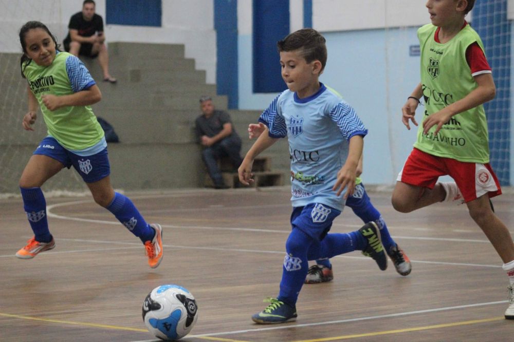 Escola de Futebol do Esportivo inicia cadastros com oferta de bolsas