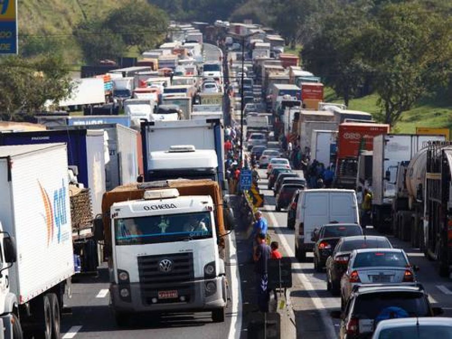 Caminhoneiros estão divididos com relação à greve