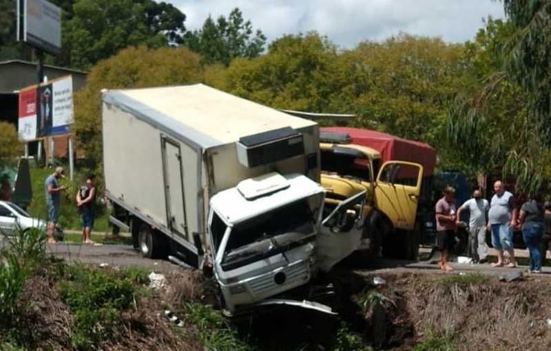 Acidente deixa caminhoneiro ferido na RSC-453 entre Farroupilha e Garibaldi