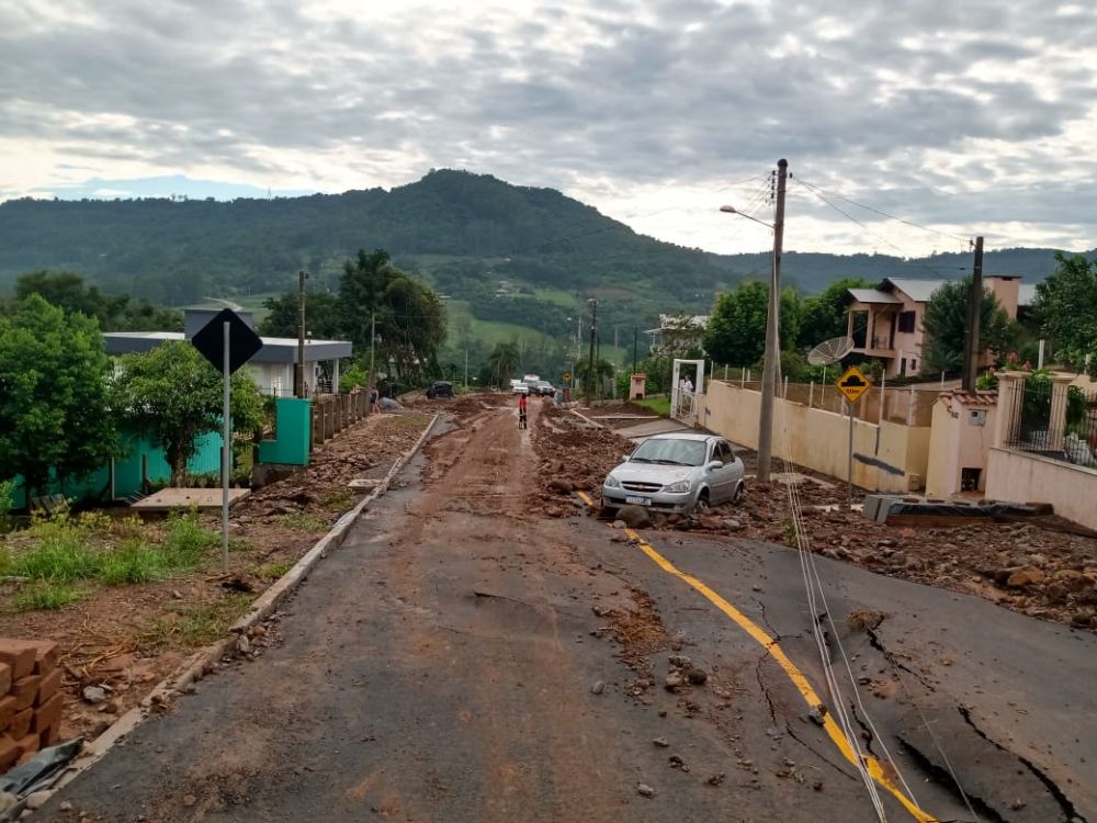 Temporal causa muitos estragos em Bom Princípio