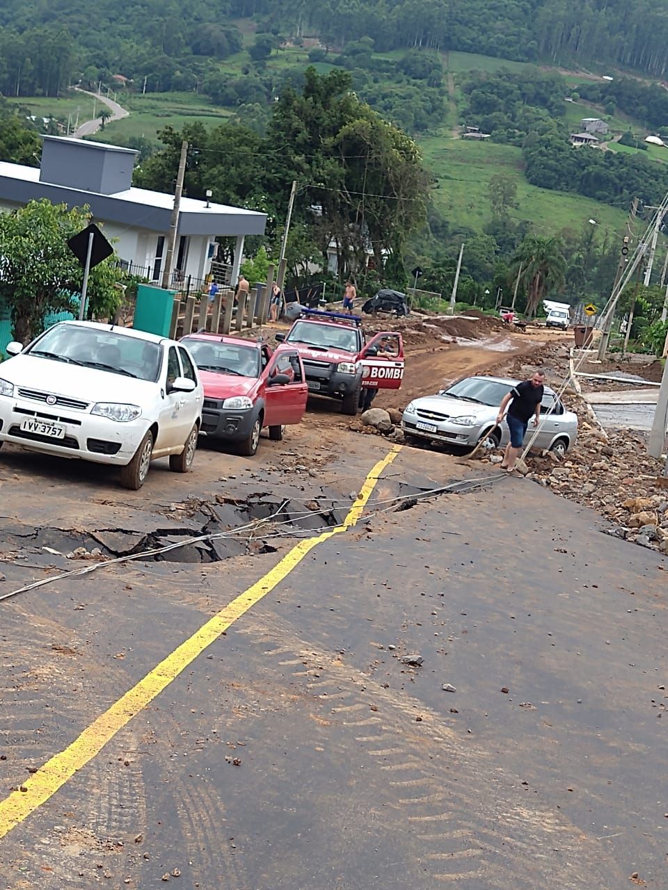 Temporal causa muitos estragos em Bom Princípio