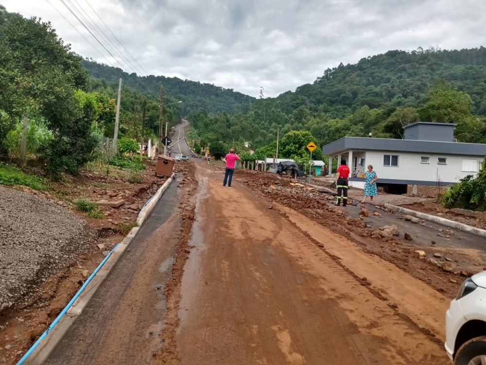 Temporal causa muitos estragos em Bom Princípio