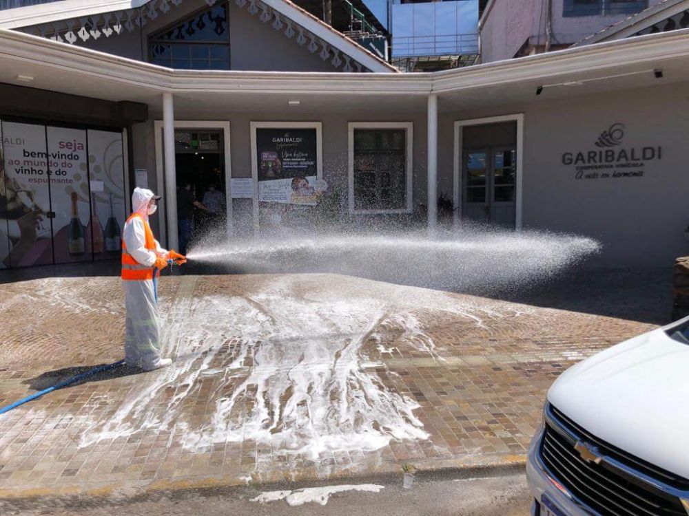 Domingo de sanitização gratuita nas ruas de Garibaldi 