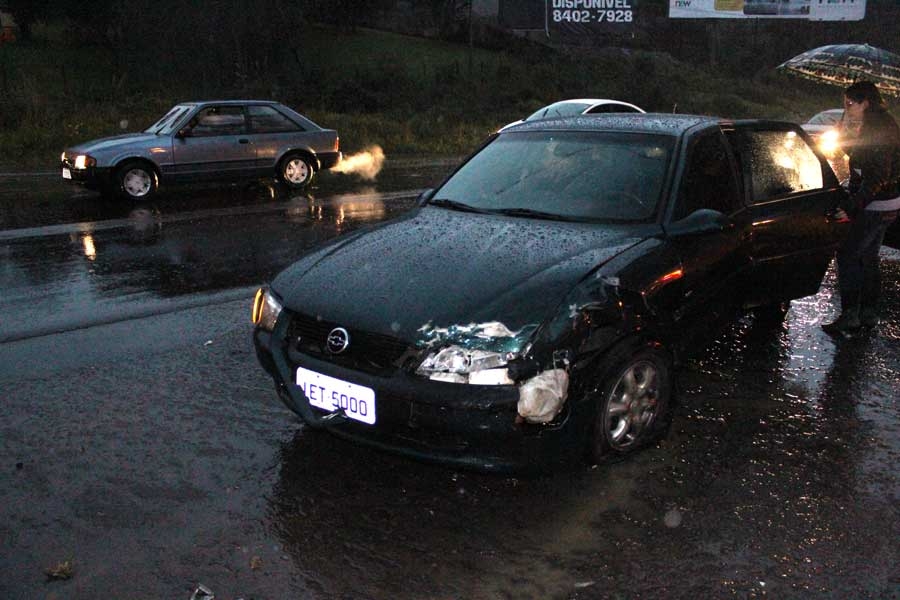 Quinta-feira de chuva, frio e muitos acidentes da RS 470