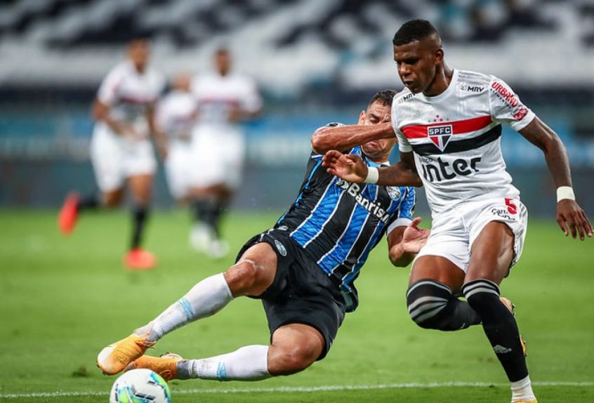 Grêmio enfrenta o São Paulo na busca pelo G4