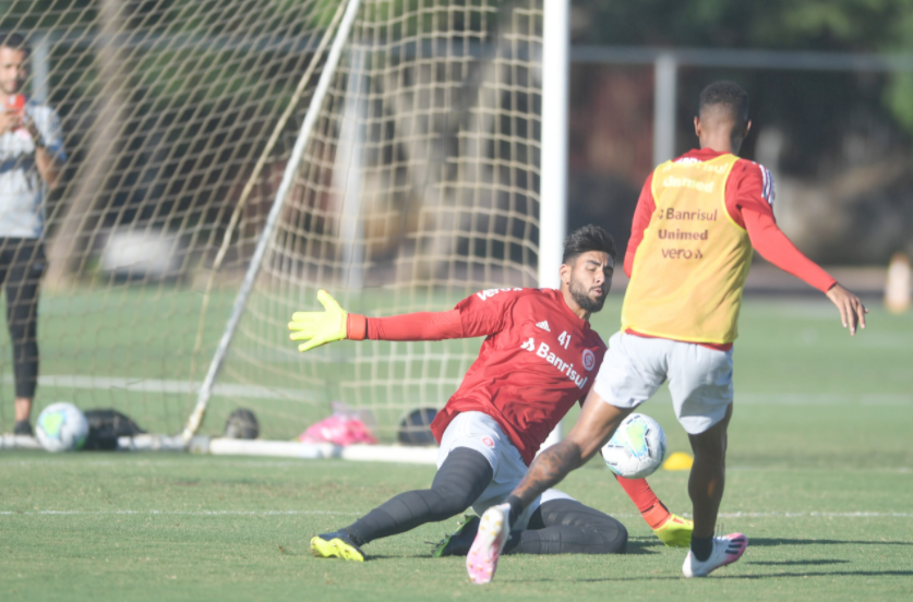 Inter enfrenta o Corinthians na esperança do título no Brasileirão