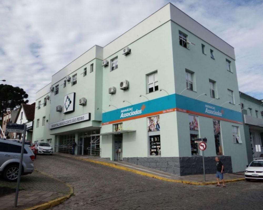 Com UTI esgotada, Hospital São Pedro segue recebendo pacientes graves
