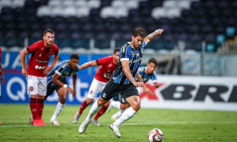 Com time alternativo, Grêmio goleia Brasil de Pelotas