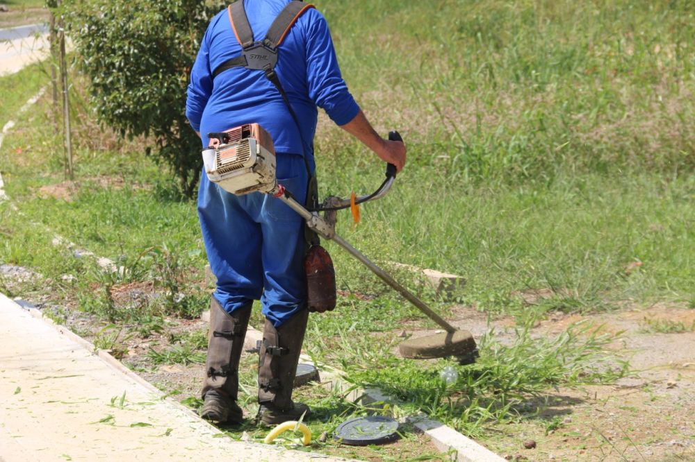 Município intensifica limpeza nas principais ruas da cidade