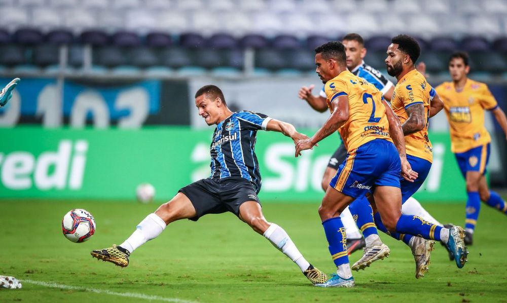 Grêmio goleia Pelotas e segue no G4 do Campeonato Gaúcho