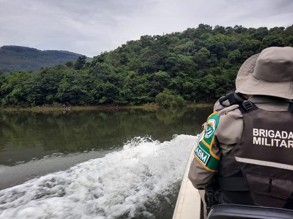 Policiamento Ambiental da BM em Bento vistoria Rio das Antas