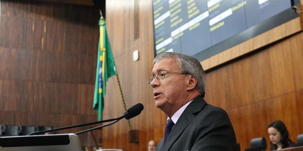 Na assembleia,  que extingue pensão vitalícia de ex-governadores avança