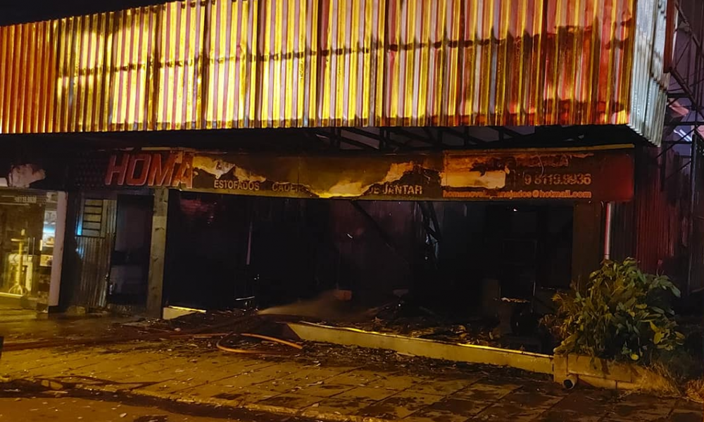 Empresa de estofados de Bento é destruída por incêndio
