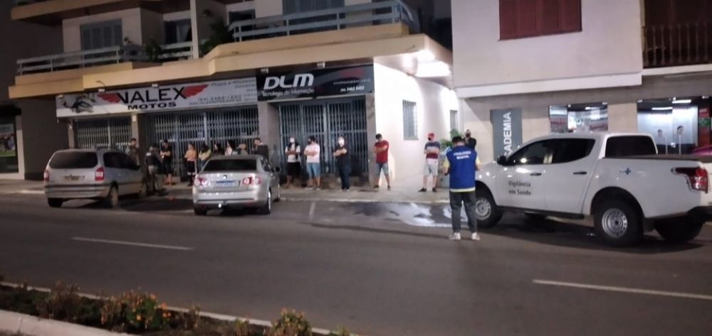 Festa clandestina na Garibaldina e aglomeração da Av. Independência