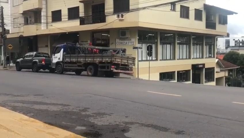 Estacionamento irregular de veículos causa transtorno em Garibaldi