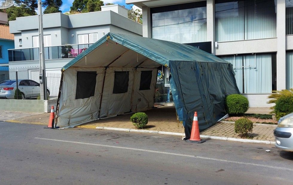 Exército instala em Carlos Barbosa barracas de apoio a saúde