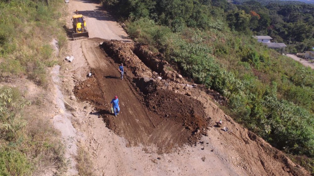 Prefeitura de Garibaldi inicia obra de drenagem e terraplanagem na Rua Barão do Triunfo