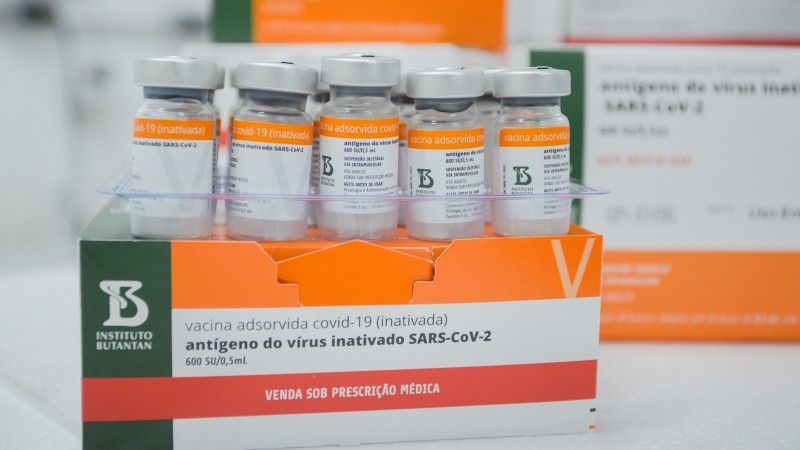 Novas doses da CoronaVac e AstraZeneca chegam hoje no Estado